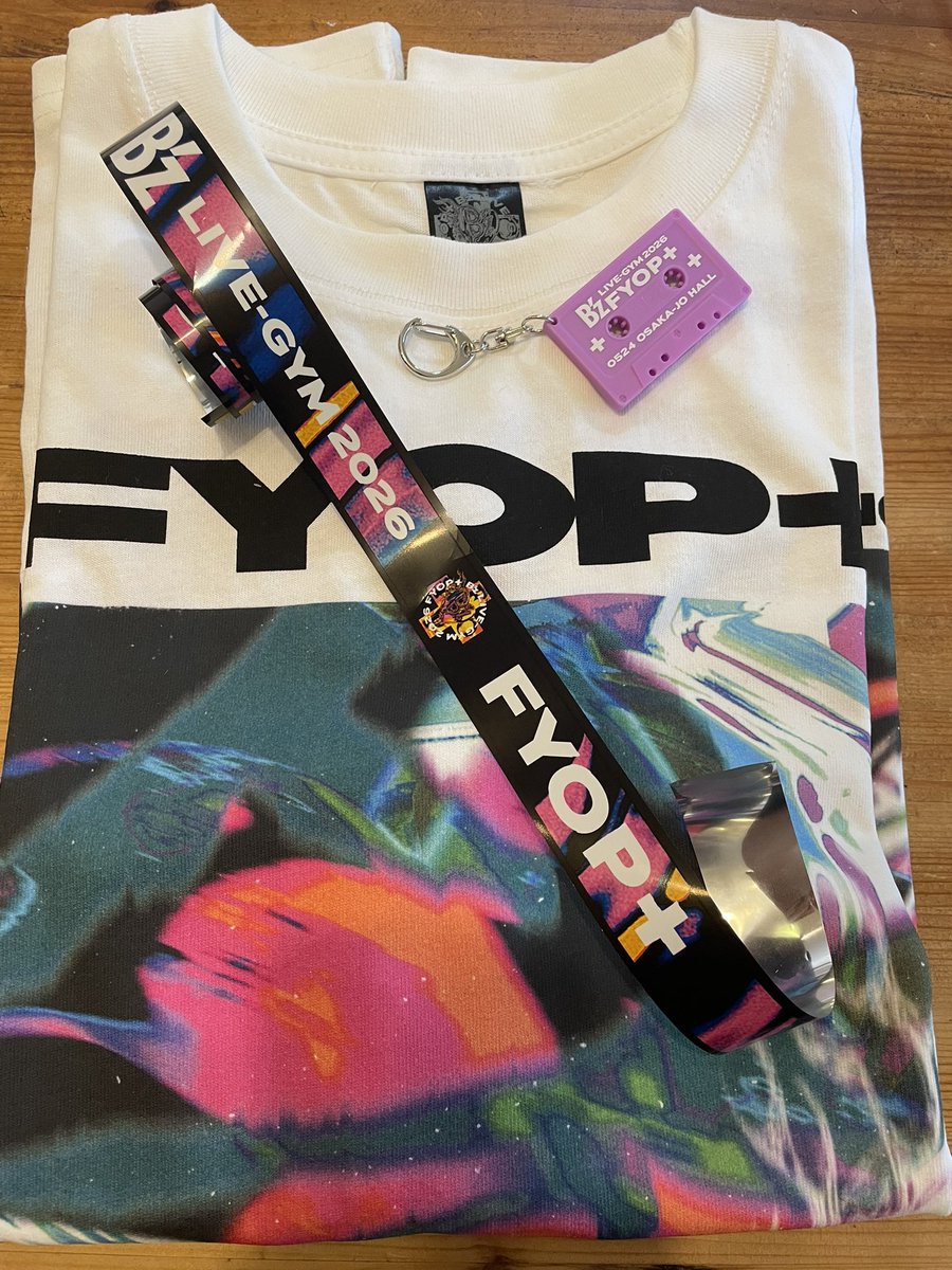 imanaba's tweet photo. このTシャツは今回欲しくて連れて帰って来た♡ https://t.co/JEOszYYQmg
