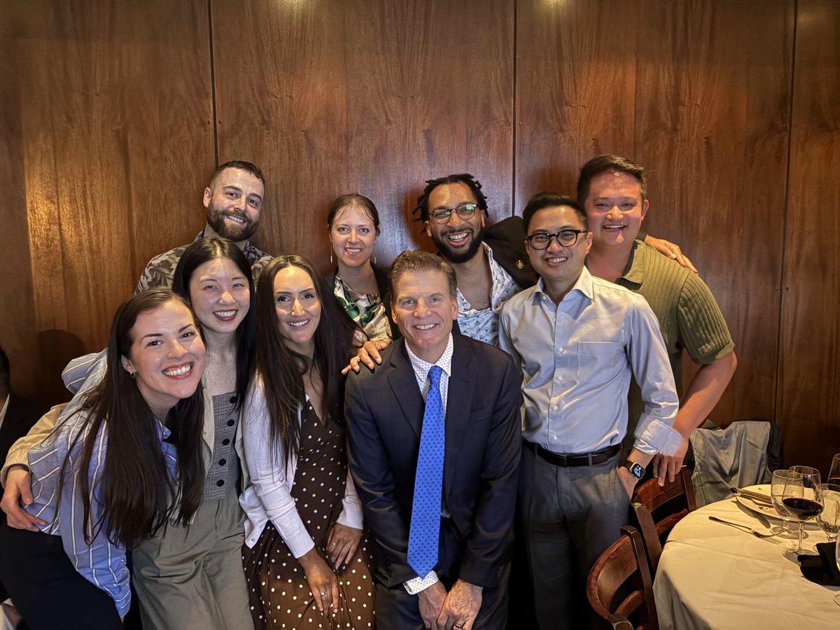 vrhou98's tweet photo. A little belated, but my main takeaway from #AUA26 was about people.
From rehearsing with the #FRU team (@Brian_J_Flynn @kdoersch689 @HelenSun_MD @sjvereeck ) to making new friends, the people made it special
Onwards to sub-I rotations! @CU_Urology @NM_Urology @TempleUrology https://t.co/NsaOcnFZJd