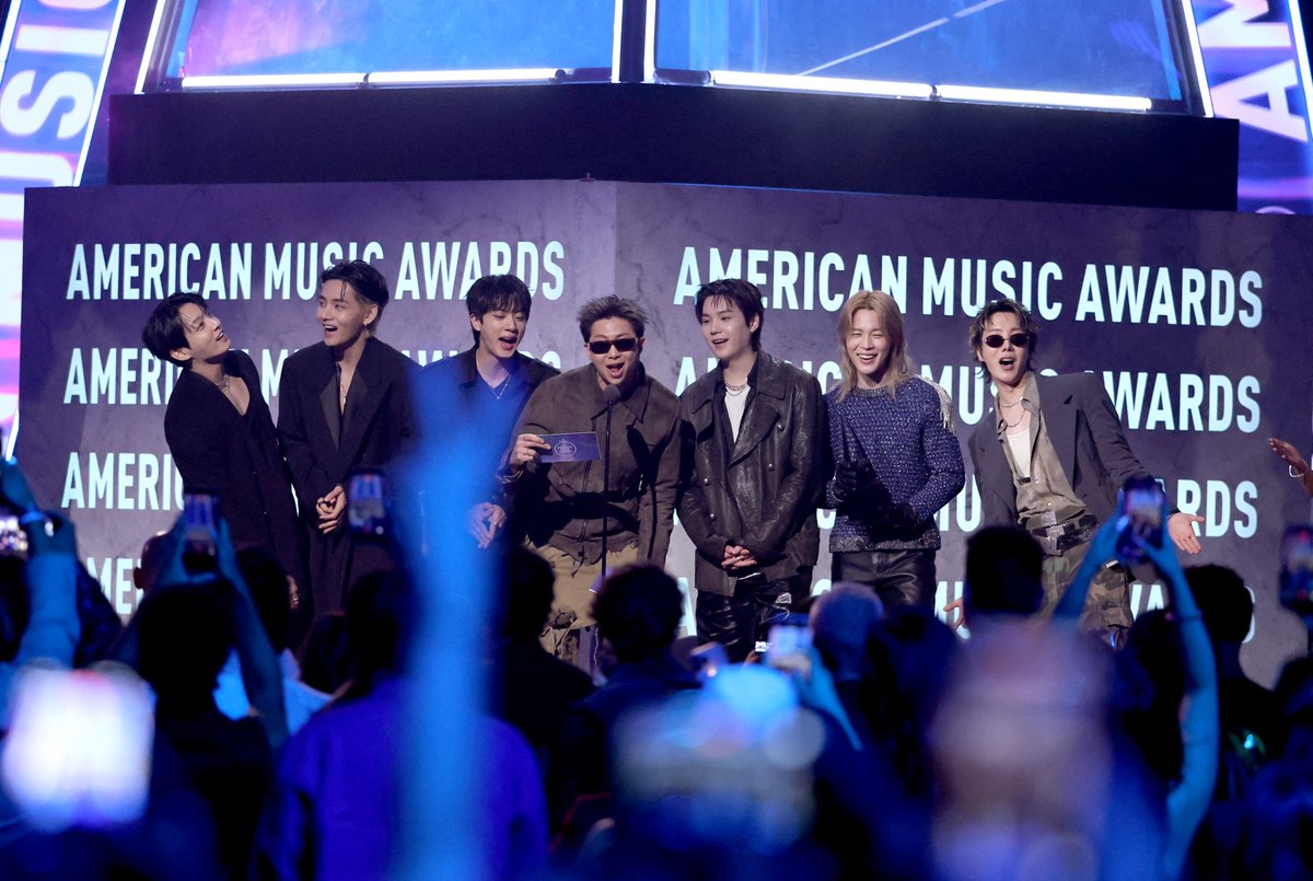 inquirerdotnet's tweet photo. BTS IS BACK 🔥💜

LOOK: K-pop powerhouse BTS returns to the American Music Awards (AMAs) stage, marking their first award show appearance in four years. They are nominated for Artist of the Year and Best Male K-Pop Artist, with their single “Swim” winning Song of the Summer.

They also presented SZA with the Best Female R&B Artist award. #BTSonAMAs | 📷: Ethan Miller/Getty Images, Valerie Macon via AFP