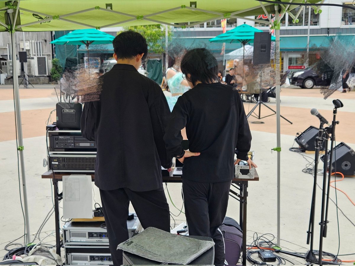 Dawkut's tweet photo. 先日、大旺新洋おまち多目的広場で音響を担当させていただきました！
近隣の方との兼ね合いもありいつもより音量制限をする中でいかに多くの人に音を届けるか工夫しました！
お客さんも多く賑やかなイベントになりました！ https://t.co/CGrO3s774A