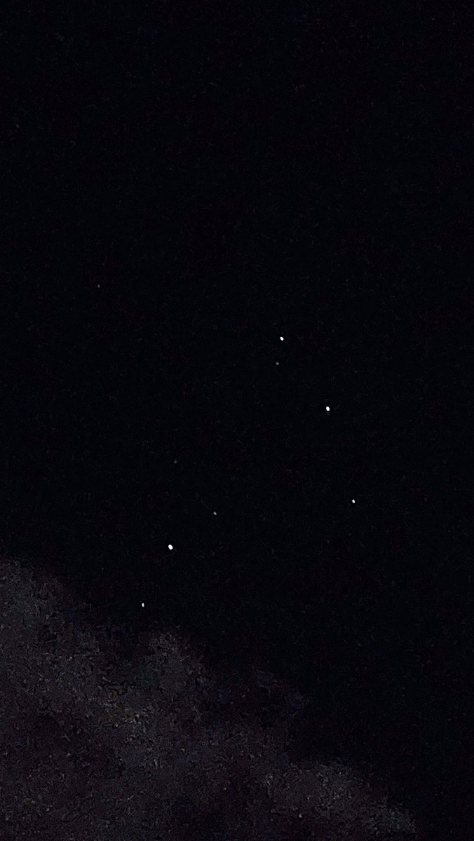 starrystelluh's tweet photo. Stargazing at the beach 🌌 https://t.co/V5WtDKqH3X