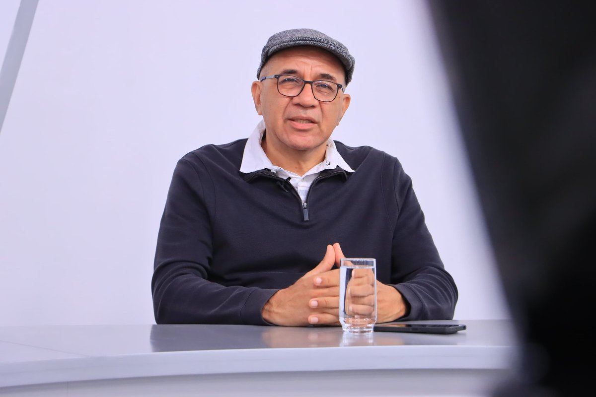 Diario El Salvador tweet media
