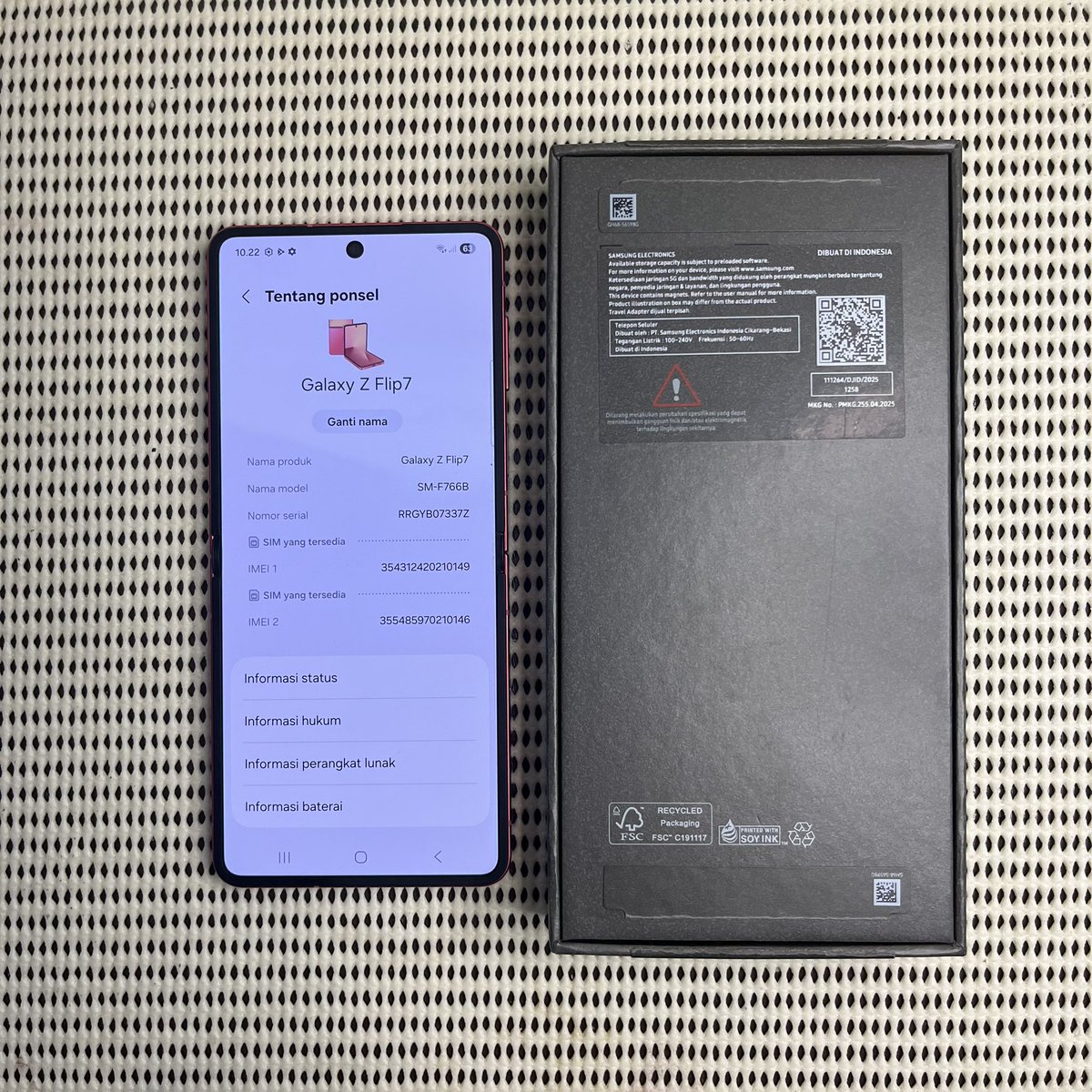 secondrasabaru's tweet photo. @hrdbacot #lapakcot  Elktronik 

Dijual Samsung Z Flip7 12/256gb mulus nih! 😍
Permisi gaes mau jual Samsung Zflip7   
12/256Gb . Fullset resmi 🇮🇩 ya. 
Unit mulus no minus   .

Harga 10 juta'an bungkuuus. 
Lokasi bontang kaltim
Bisa cod / kirim2 🙏🏻 https://t.co/o63t9MCk88