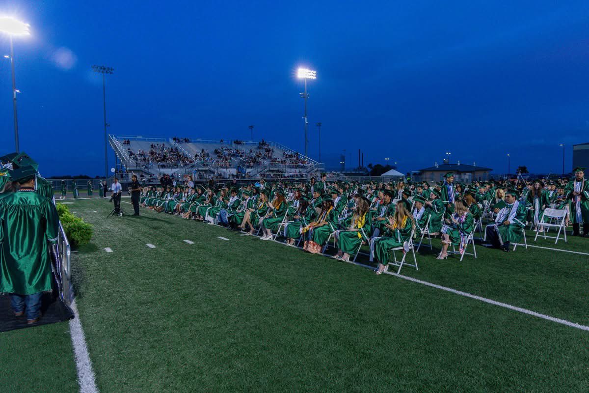 MarcellaDLR's tweet photo. Congratulations to the THS Class of 2026! 🎓🦆

We are so proud of our graduates and cannot wait to hear about their success in the years to come! No matter where life takes you, you’ll always have a flock to come home to. 
Once A Duck, Always A Duck.

#DuckNation #TaylorISD https://t.co/cnpfqMJZXD
