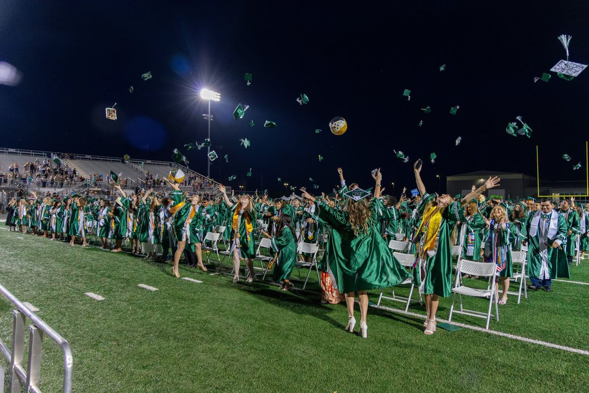 MarcellaDLR's tweet photo. Congratulations to the THS Class of 2026! 🎓🦆

We are so proud of our graduates and cannot wait to hear about their success in the years to come! No matter where life takes you, you’ll always have a flock to come home to. 
Once A Duck, Always A Duck.

#DuckNation #TaylorISD https://t.co/cnpfqMJZXD