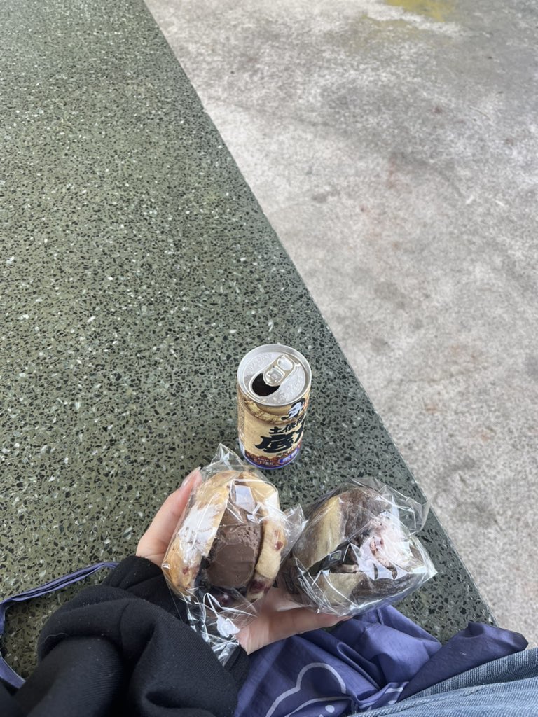 Inazuma_o98's tweet photo. 昨日ほおばる行って金谷山で食べた🥯🏍️ https://t.co/CU3Mc1OCwd