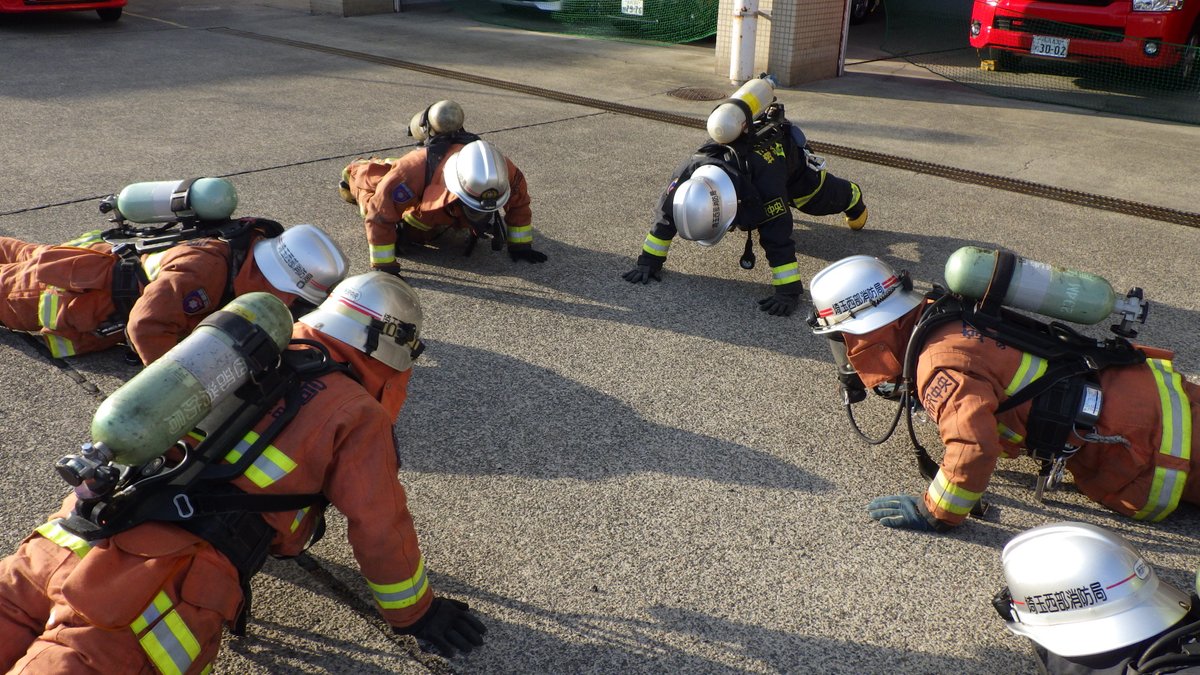 saitamaseibu_FB's tweet photo. 【☀️暑い季節に対応❗ 暑熱順化❗】🚒
気温が３０℃に迫る日が多くなってきています。
そんな状況下でも暑さに負けず、安全・確実・迅速に活動できるように暑熱順化訓練を実施しています💪
＃消防　＃暑熱順化　＃夏日 https://t.co/P38XPjSEmM