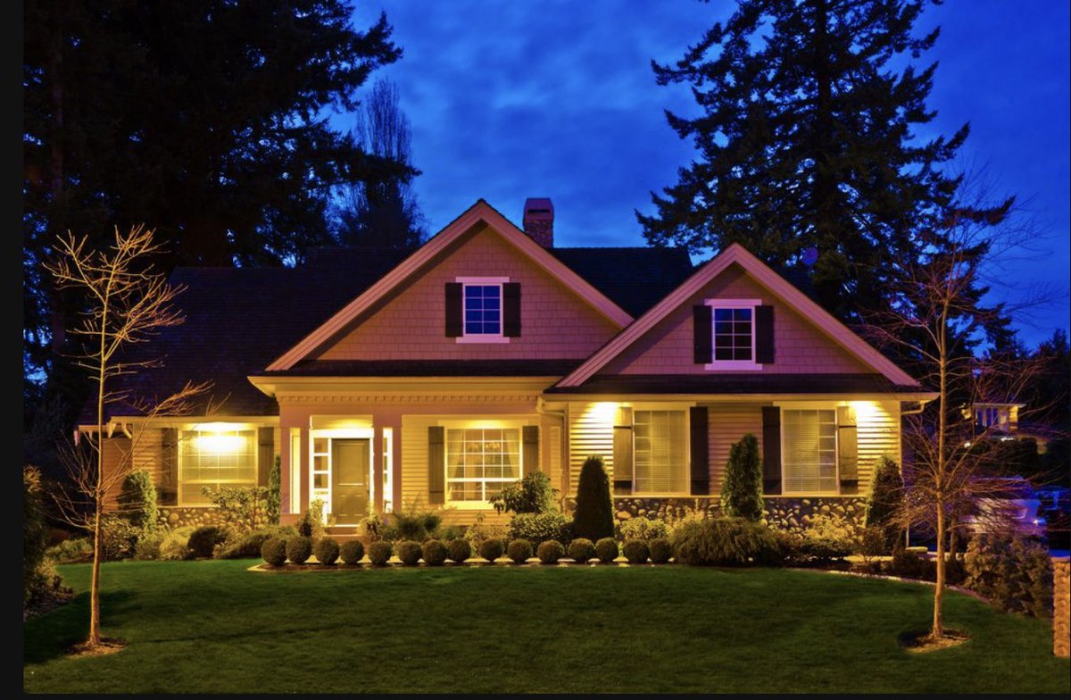 TLD_Realtor's tweet photo. 💡 Want to sell your home faster? Don’t leave buyers in the dark! Good exterior lighting boosts curb appeal, adds value, and creates stunning twilight photos that get more clicks online. Make your home shine before listing! ✨🏡
#fyp #RealEstateTips #CurbAppeal https://t.co/dpAXvi6KeX