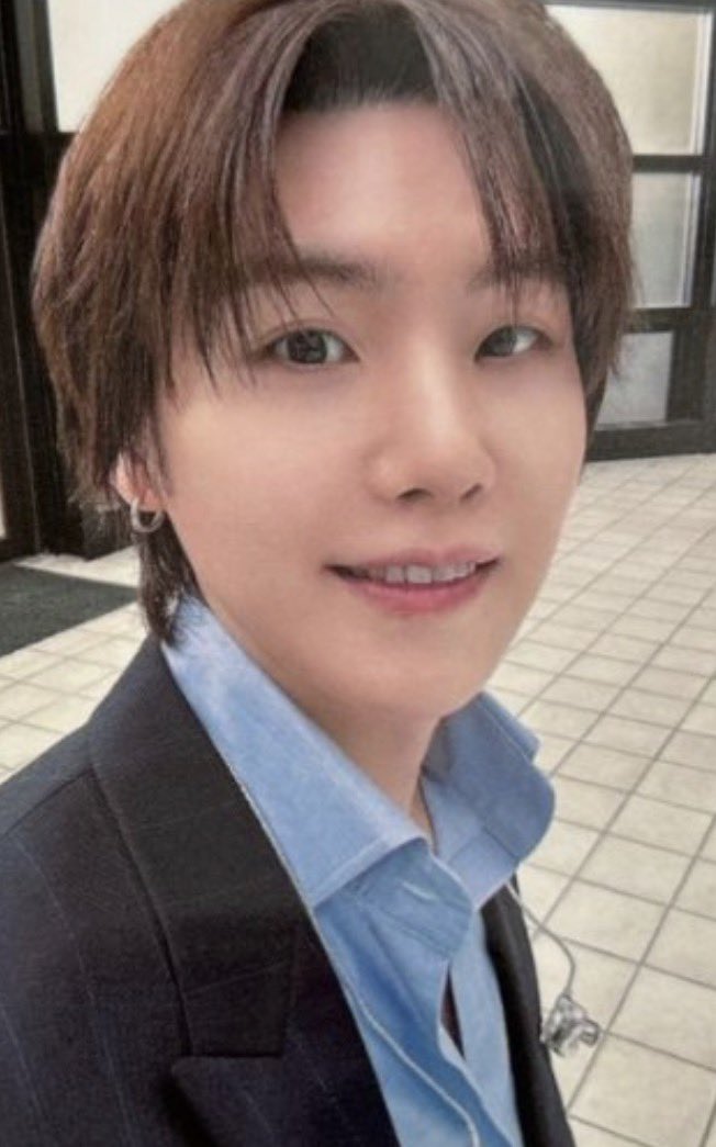 CYPHERS_DDAENG3's tweet photo. OMG! YOONGI PHOTOCARD JAPAN ALBUM LUCKY DRAW…😳😭 https://t.co/Ntn32JbNHu