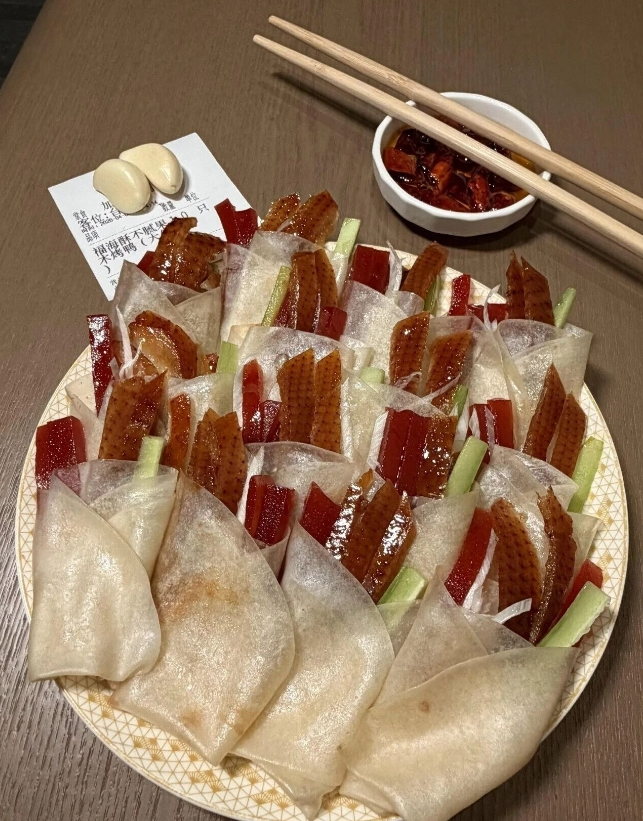 salima_han's tweet photo. Crispy skin + hoisin sauce + my little pancake universe = pure happiness.  About Beijing Duck and me https://t.co/LnokkZPfwh