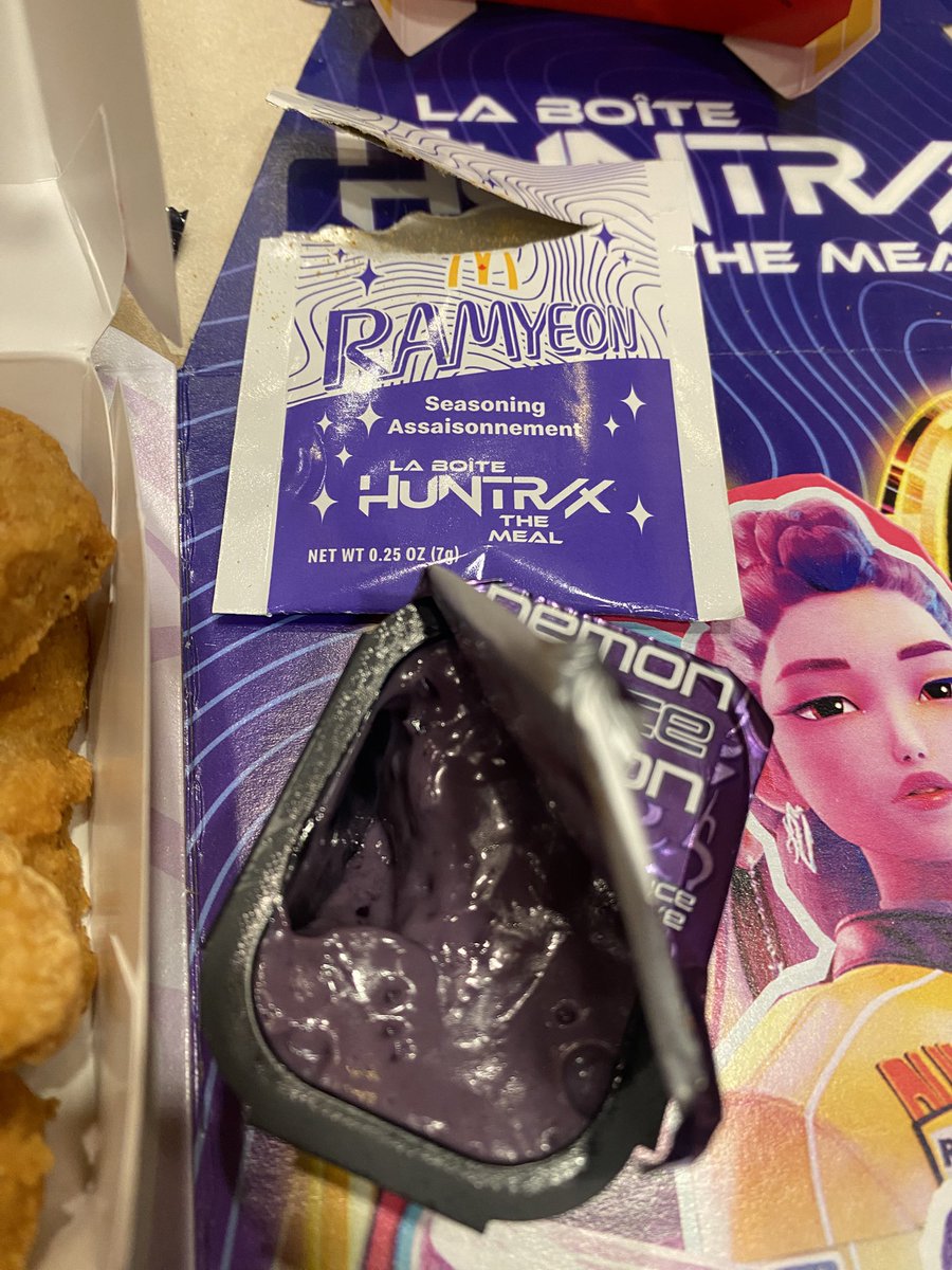 Nyaito210's tweet photo. ナゲットソース🍗
紫が気になって味がよくわからなかったよ。

シャカポテの味がラミョン味。サムギョプサルとかプルコギとかじゃないんだ…？ https://t.co/WXN6P86aF7