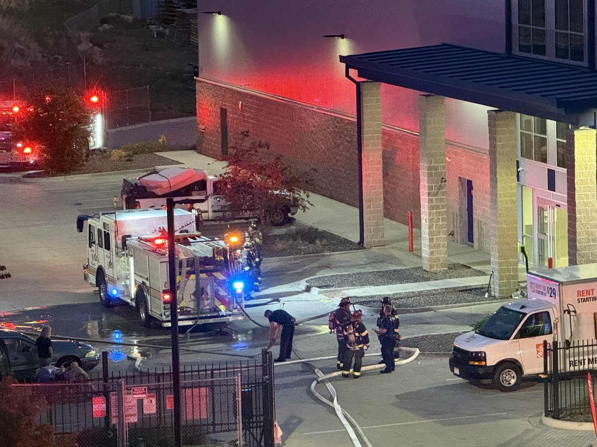 vincent0126's tweet photo. @Denver_Fire do you know what’s going on at 741 n Osage at the self storage building https://t.co/1TOllNu3Y8