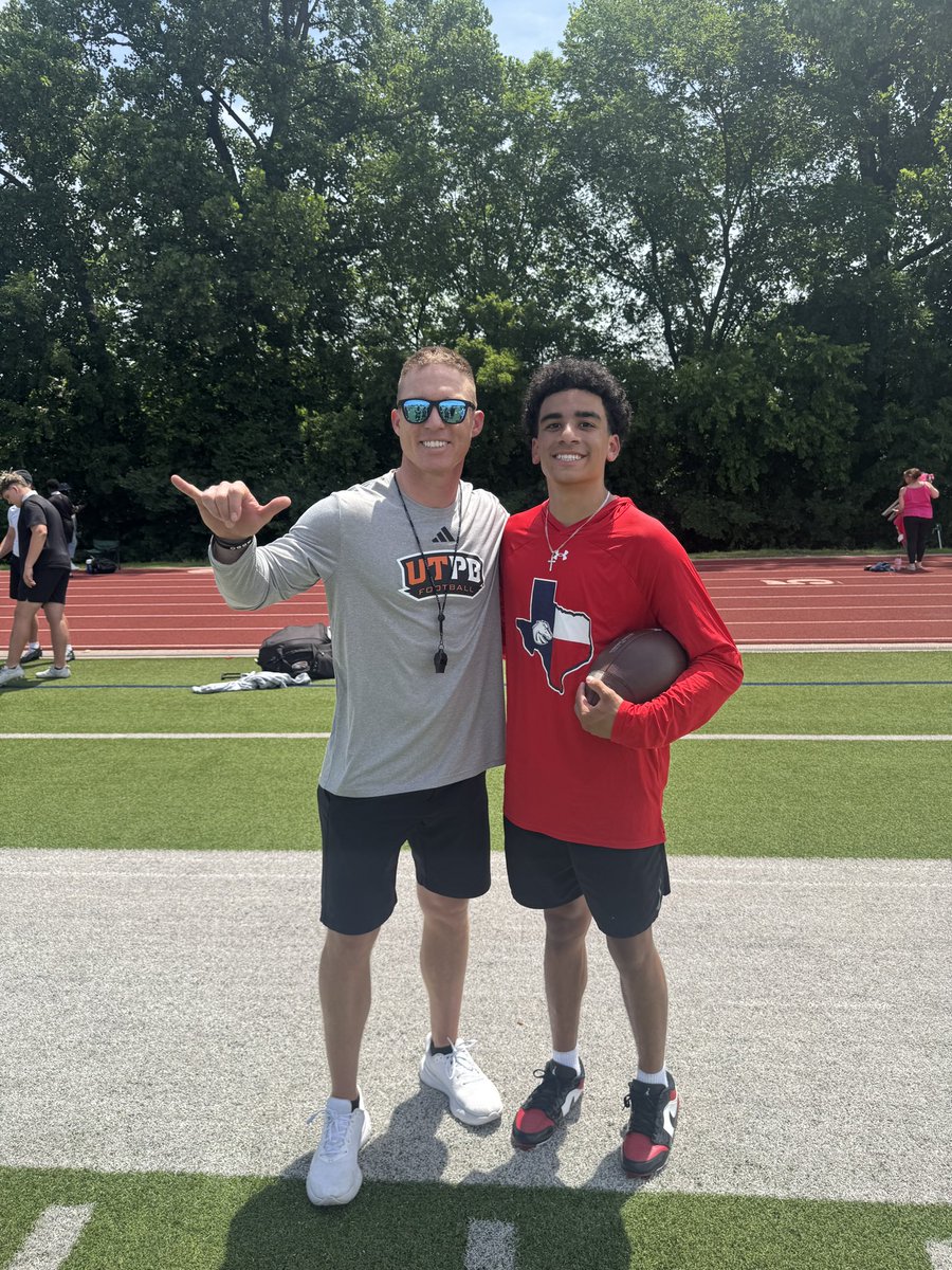 jackbaltzegar's tweet photo. Grateful to attend the @UTPBFootball Camp last Saturday. Learned some new things and skills to improve on.
#plustwo 
@CoachSoftley 
@CoachStuJohnson 
@eron_sauls 
@CoachDashh https://t.co/YiIE550s5a