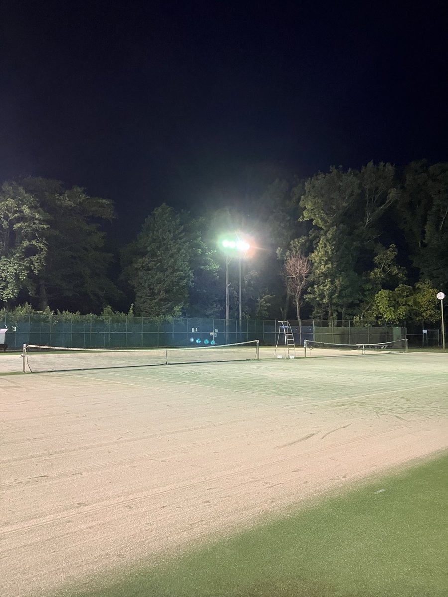 HariLabo359's tweet photo. 学校訪問した生徒さんからお誘いがあり、レッスンしてきました！
この中学校は生徒主体でアップや練習メニューを生徒が考えています。
昨日もレッスンを終えて、改善案を模索していました👏
5/29(金)と5/30(土)は18時までの営業となります。
#所沢 #入間 https://t.co/ab43NNHnCl