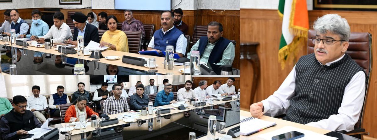 RisingKashmir's tweet photo. #Dulloo reviews implementation of #PM’s reform #agenda
@OfficeOfLGJandK @diprjk
https://t.co/8MhRNRj3Vb https://t.co/iW5ttPuiji