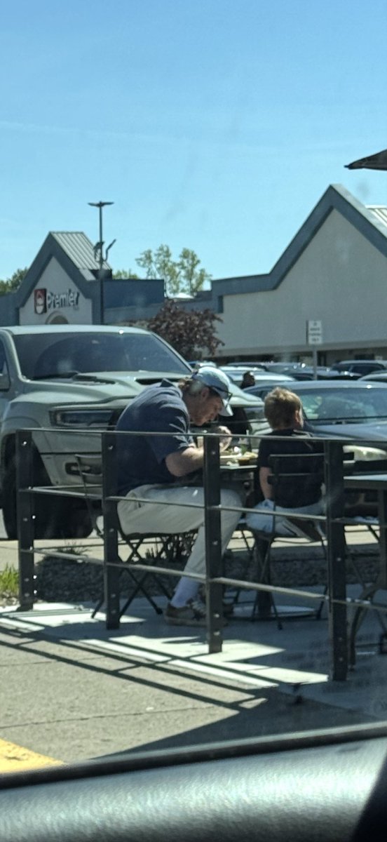 bufaloblackskin's tweet photo. My back would be fucked up too if I sat like that #sabres #tage #barstool #buffalo https://t.co/4C9miyOGV0