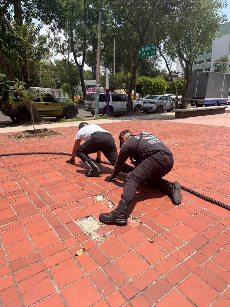 Rescate_Condor's tweet photo. Nuestros #voluntarios del Escalafón Básico de Adiestramiento demuestran su compromiso en el Curso Institucional de Prevención, Combate y Extinción de Incendios Nivel Avanzado. 

#CóndorCercaDeTi 
#VocaciónDeServicio 
#ProtecciónCivil 
#PorMéxico https://t.co/bB5JvfAsXw