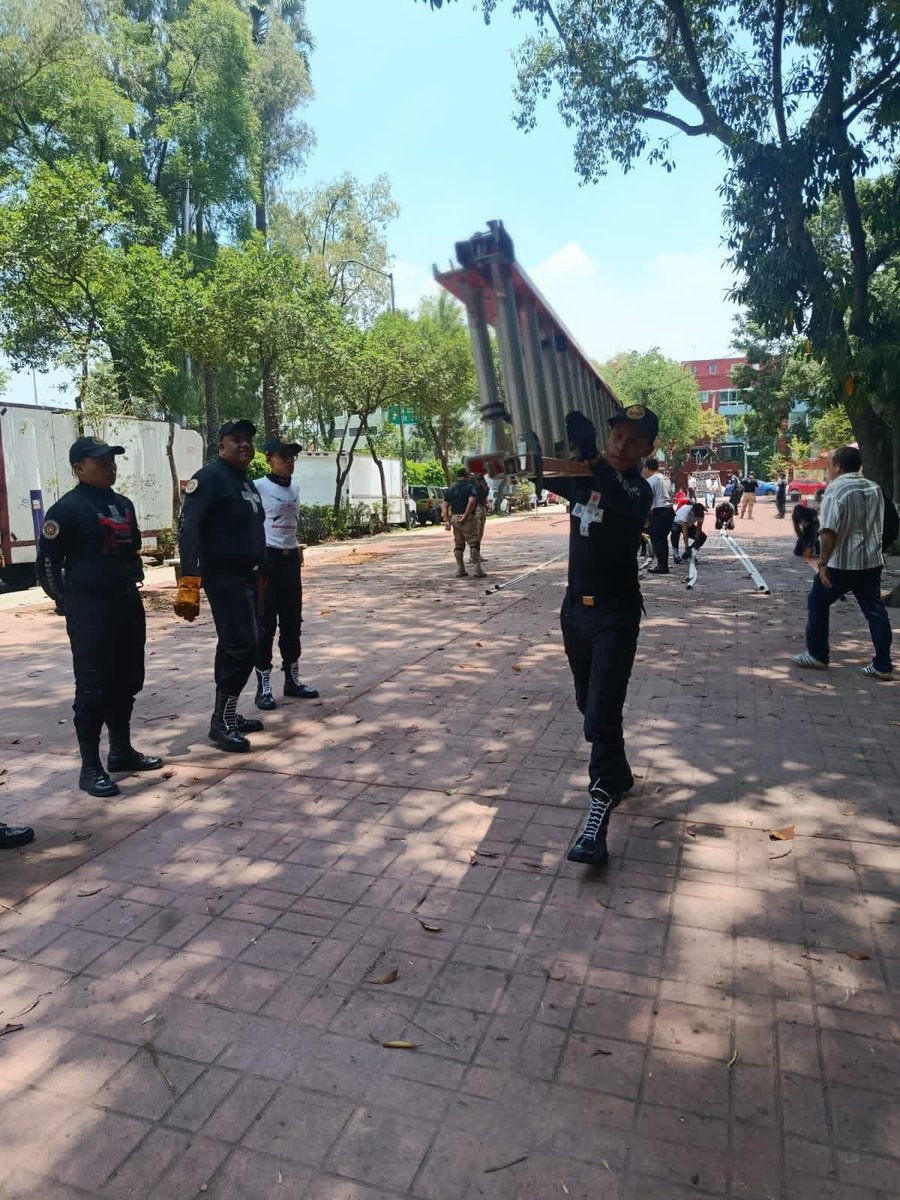 Rescate_Condor's tweet photo. Nuestros #voluntarios del Escalafón Básico de Adiestramiento demuestran su compromiso en el Curso Institucional de Prevención, Combate y Extinción de Incendios Nivel Avanzado. 

#CóndorCercaDeTi 
#VocaciónDeServicio 
#ProtecciónCivil 
#PorMéxico https://t.co/bB5JvfAsXw