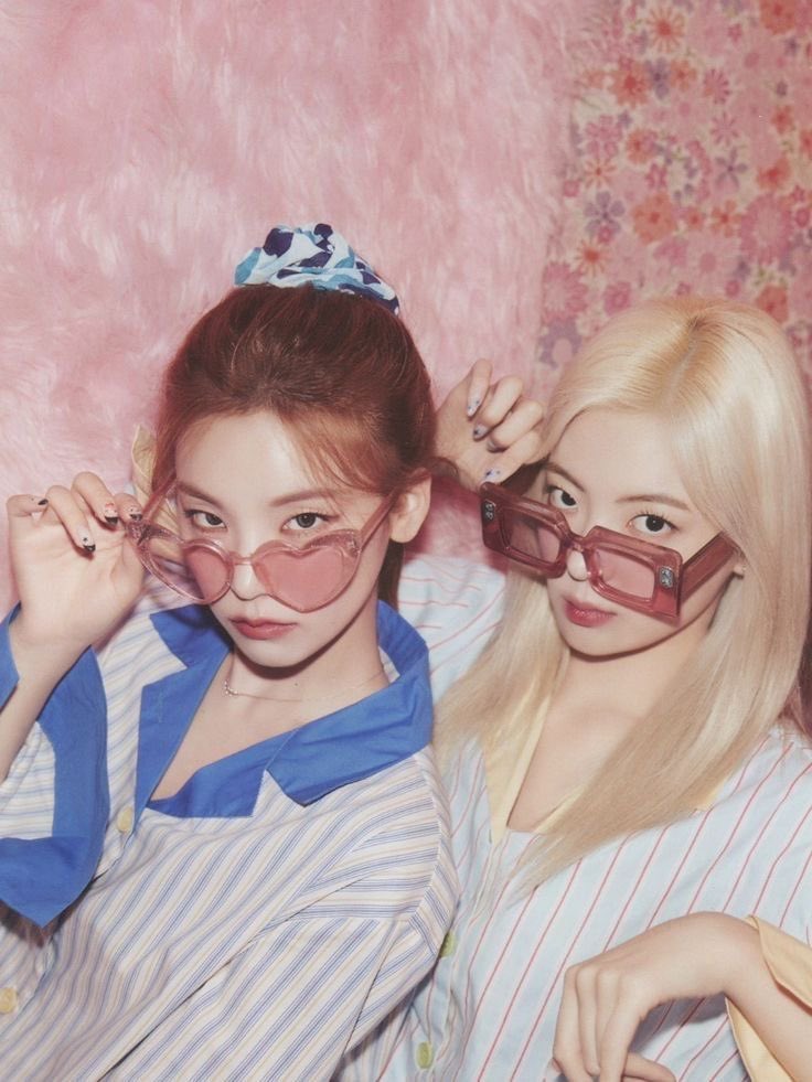 yejisu moments that could kill a sapphic tweet media
