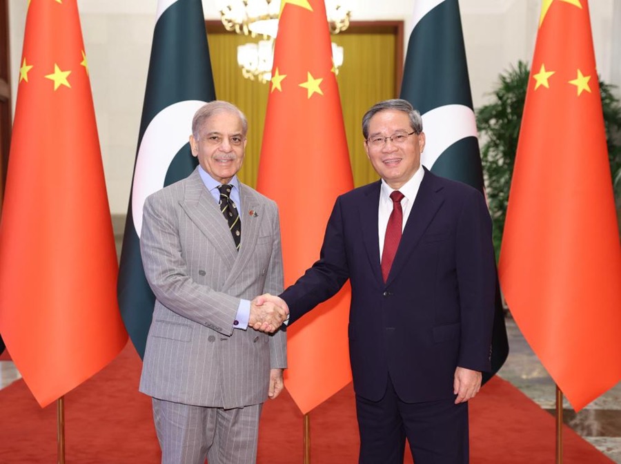 SpoxCHN_LinJian's tweet photo. Chinese Premier Li Qiang held talks with Pakistani Prime Minister Shehbaz Sharif in Beijing.

#China always prioritizes relations and cooperation with #Pakistan in its neighborhood diplomacy. China stands ready to work even more closely together with Pakistan to carry forward our traditional friendship, firmly support each other, continuously expand practical cooperation, and promote the building of a China-Pakistan community with a shared future to deliver more fruitful outcomes.

https://t.co/fgS1raR580
