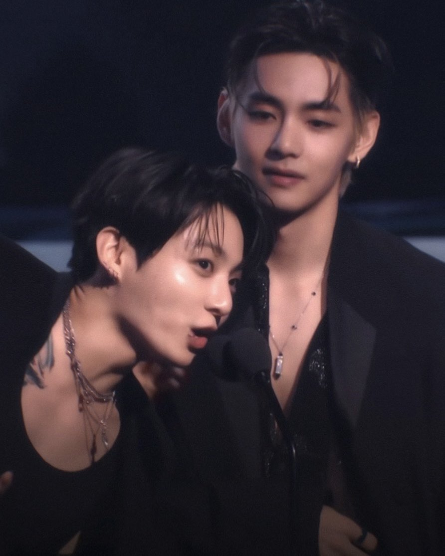 taekook𑁤 tweet media