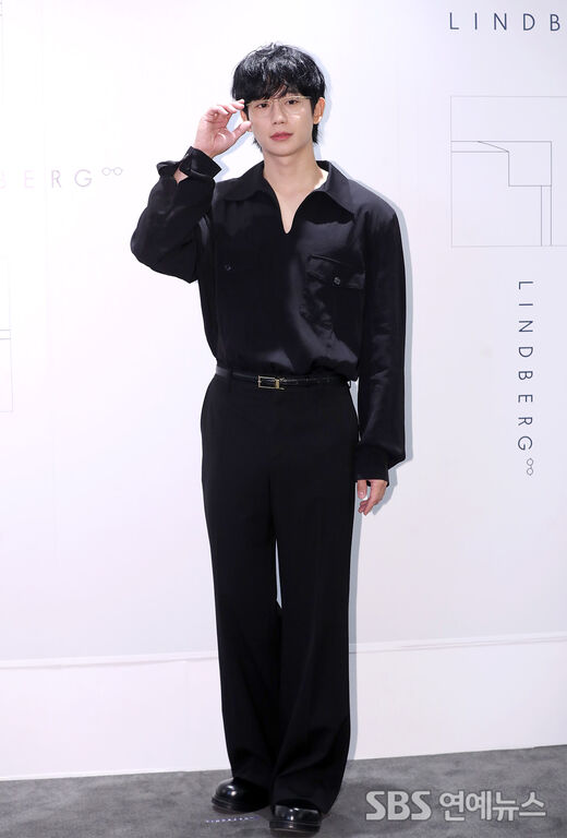 SBSEnterNews's tweet photo. “[E포토] 정해인, '올블랙으로 시크한 분위기'
👉 https://t.co/Pc376HHLF5

#SBS연예뉴스 #SBS연예뉴스_백승철_기자 #백승철
@SBSEnterNews” https://t.co/DkDlDwIwNN