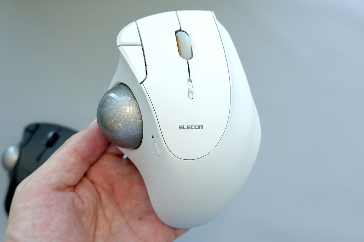 watch_akiba's tweet photo. 更新：親指操作エルゴトラックボールの新モデル「IST PLUS」がエレコムから、ベアリングに続く新支持方式“ボールローラー”ユニット搭載 https://t.co/vOLaK91wrJ https://t.co/GAXteslIYa