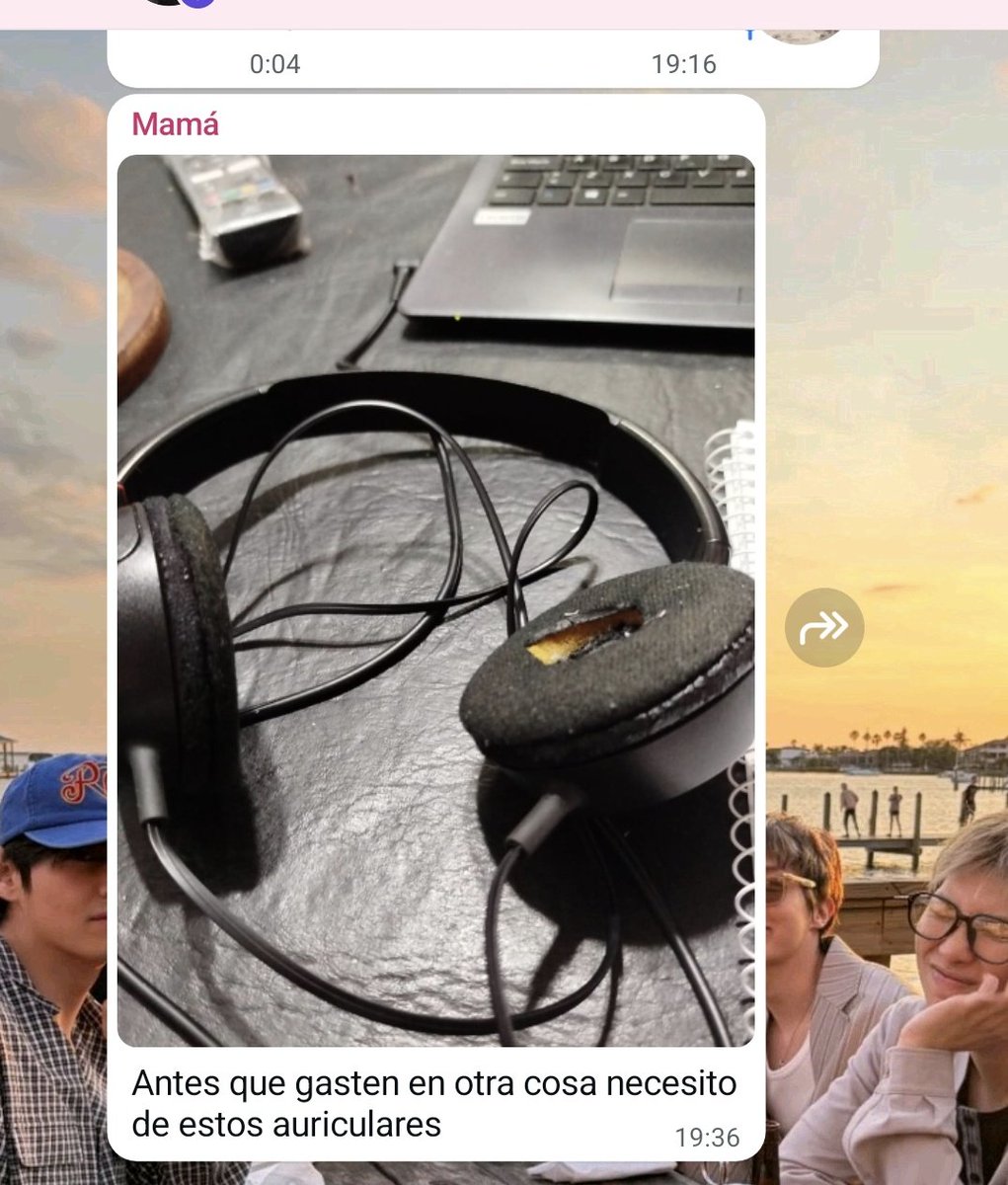 bddilftae's tweet photo. mi mamá: no es necesario un regalo de cumpleaños, ahorren la plata mejor
también ella el mismo día: https://t.co/cBfMZnRg9B