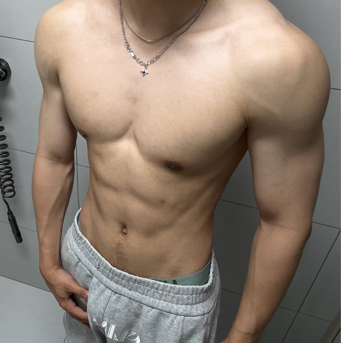 hello_5777's tweet photo. 保持清醒
#薄肌男 #薄肌 #腹肌 #s #男菩萨 https://t.co/hQOOMGoSMe