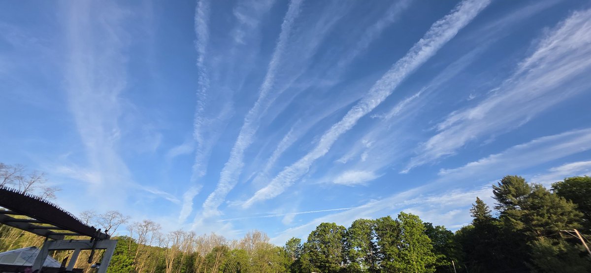 CatFin45's tweet photo. @LeeMZeldin @realtoriabrooke How about this crap??? All today.. Had one hour of blue sky?!!!!! What the hell is going on??? Are you the head of the EPA??? https://t.co/ve8qK2OxTB