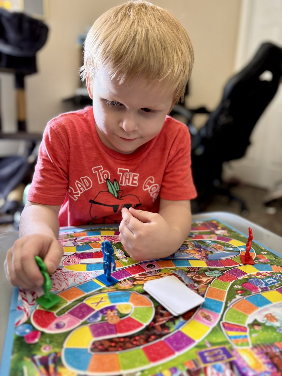 CardsComo's tweet photo. Playing board games is a fun way for children to practice social patience and taking turns! 

#ThunderbirdProud #ParentsAsTeachers https://t.co/MspX7OIKiS
