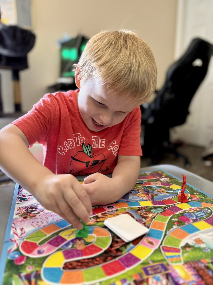 CardsComo's tweet photo. Playing board games is a fun way for children to practice social patience and taking turns! 

#ThunderbirdProud #ParentsAsTeachers https://t.co/MspX7OIKiS