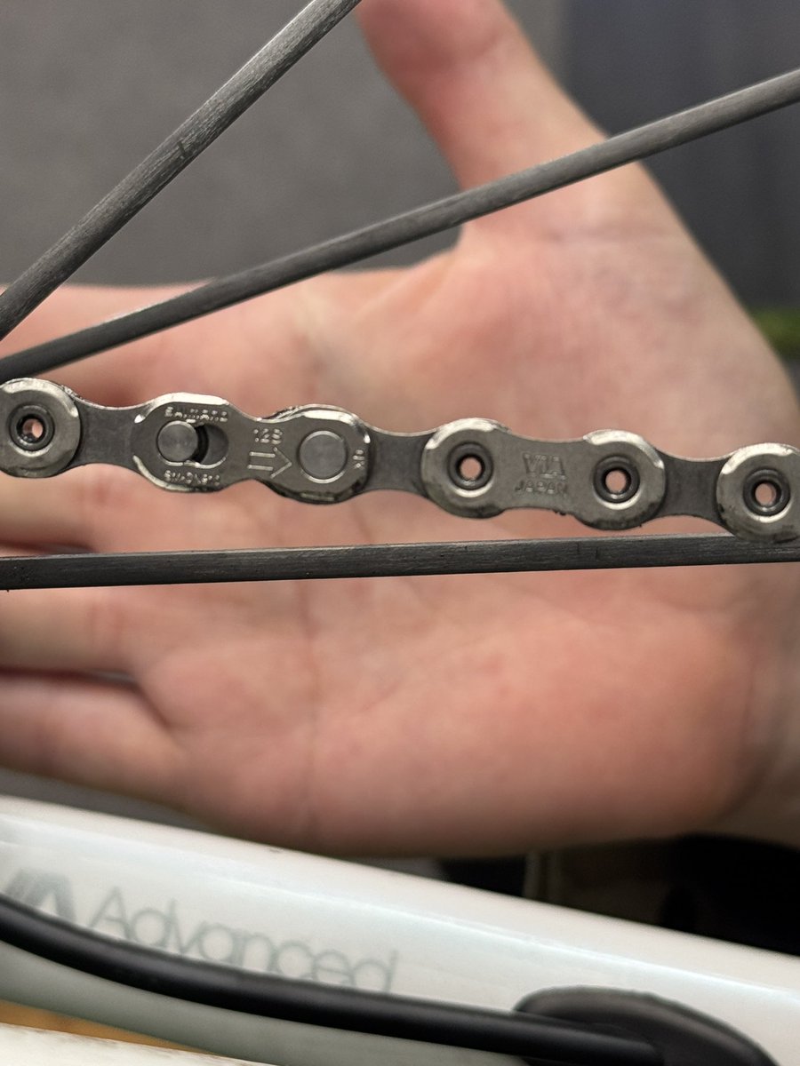 THEBASE_cycle's tweet photo. 出走ウェーブも発表され、本番に向けて盛り上がりを見せる富士ヒルですが、当店スタッフも出走予定です。昨日は例のタイヤとデュラチェーンに交換。先日の試走では自己ベストを更新したものの、目標達成まであと2分は縮めたいところ。果たして結果はどうなる？？ https://t.co/Fe1WdyiY6d