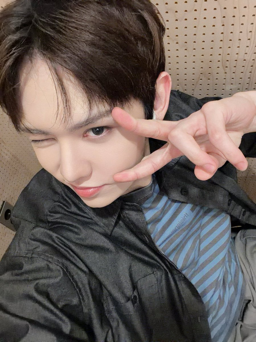 superockstarcru's tweet photo. 엥 누가 버터지...? https://t.co/BcuOTR1MVR