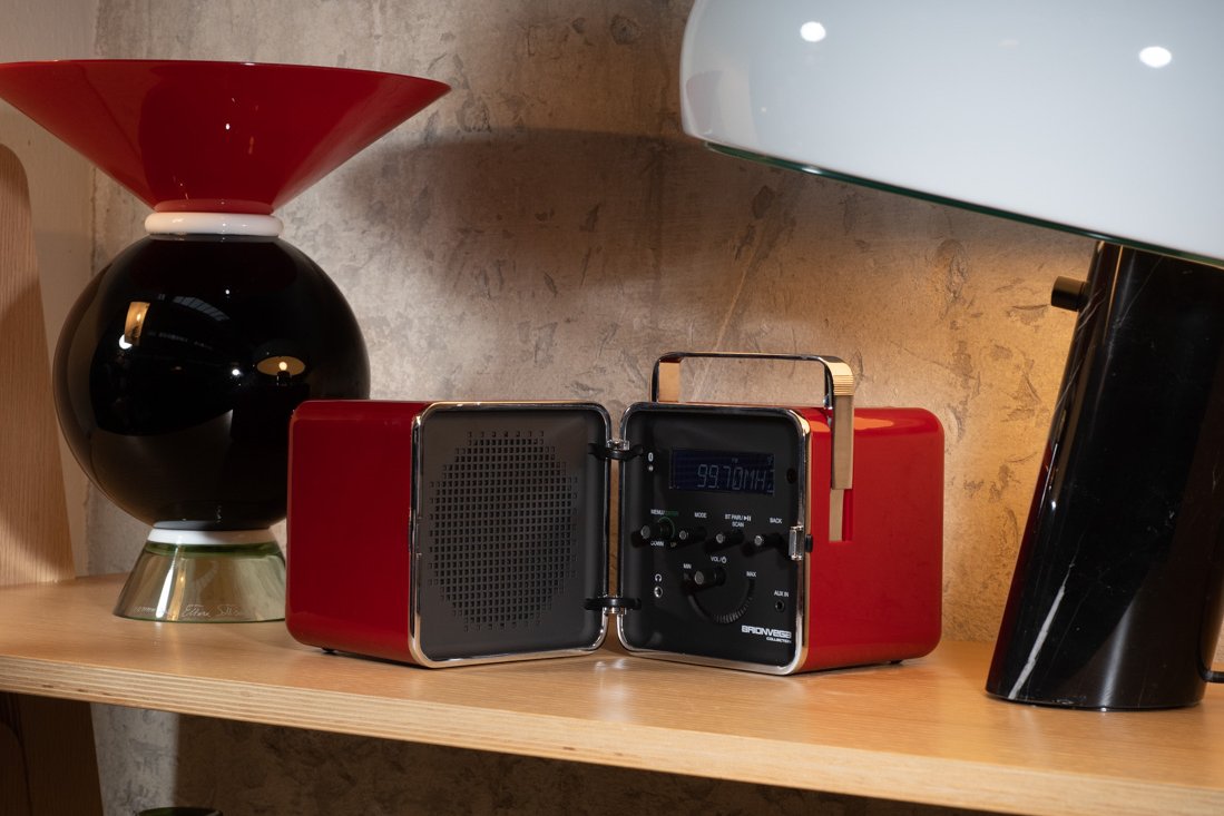 NAVYS_inc's tweet photo. 見るたびに心が弾む、BRIONVEGA「radio.cubo」。
レトロとモダンが共存する、美しいデザインオーディオ。
#Brionvega #radiocubo #navys https://t.co/73vG2oTKFA