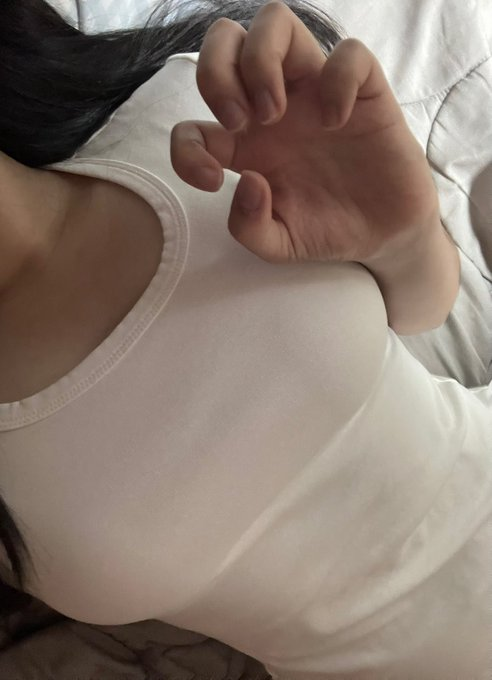 tozigi's tweet photo. 나 궁금한 거 있는데 남자들은 자다가 입으로 깨워주면 짜증나 아니면 좋아해? https://t.co/q7aCYddkWh