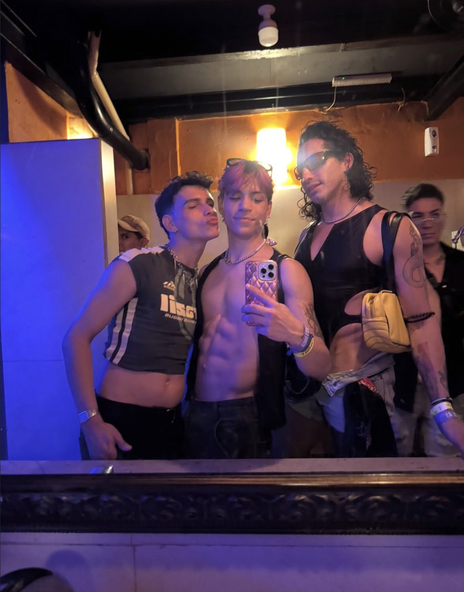 Drag Crave tweet media