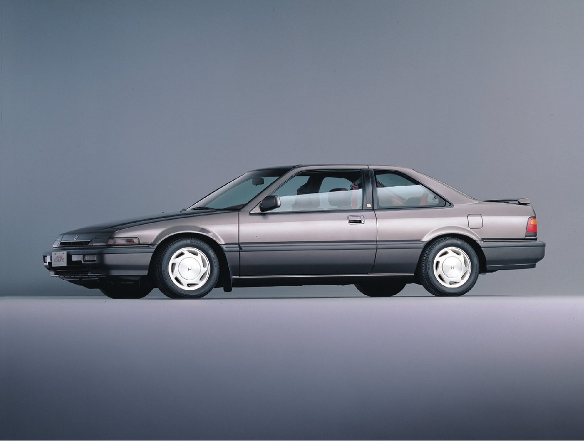 Graphite_One's tweet photo. アコード50周年ですか

アコードと言えば、高校生の時に発売されたUSアコードクーペが内外装ともに超絶カッコ良くて衝撃でした

同級生の友達はオジサンっぽいと言ってプレリュードほどの人気はありませんでしたが、個人的には大人びた雰囲気がプレリュードよりも好きだった https://t.co/yENKVtgc4P