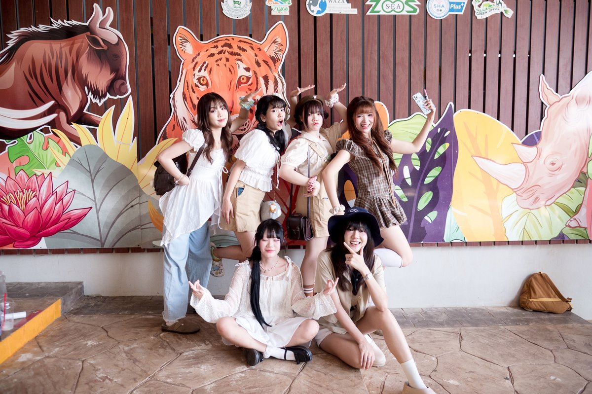 monophine's tweet photo. JAPAN WEEK x World Cosplay Summit Thailand 2026
Fan Meeting (Off-kai) Sightseeing Trip  
📍Korat Zoo

#Kagekishi #影騎士 
#KIRAKIRAROMANCE #キラロマ https://t.co/PsHaOVTrav