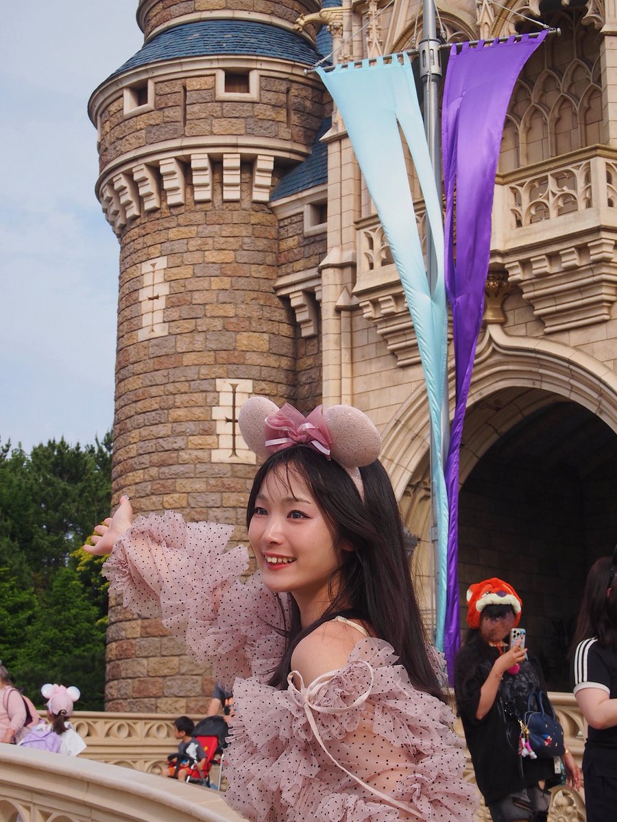 KanonTagiri's tweet photo. 明日放送のラジオ番組
白井みゆきの♪みゆうじっく♪さんにて
『何も言えなくて…夏 KANON Vo.』が放送されます🌻✨

わーーい‼️
ディズニーで遊んでいたらお知らせをいただきました🥹🤍
西日本や高知・四国のみなさんにも
聴いていただける機会ができて本当に嬉しいです📻🫧明日が楽しみだー！ https://t.co/TrI2bokZrM