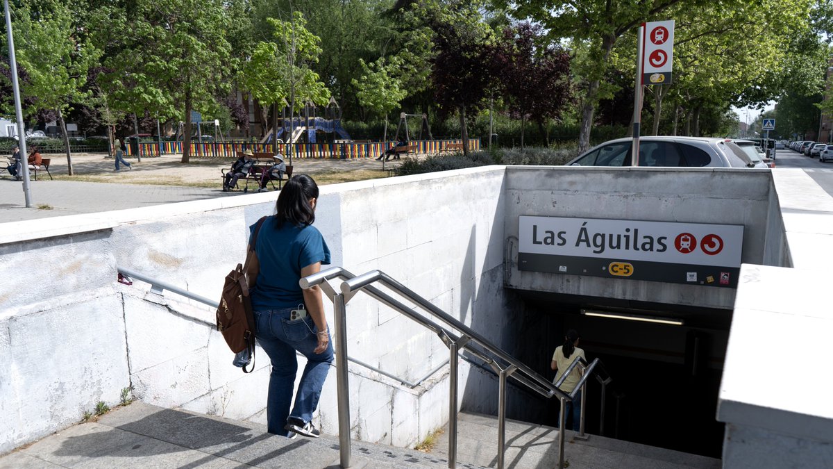 Adif_es's tweet photo. 👷 Renovación C-5 de Cercanías Madrid · Licitamos la redacción de los proyectos para modernizar los accesos en las estaciones Doce de Octubre, Embajadores, Maestra Justa Freire-Polideportivo Aluche y Las Águilas.

Toda la info: https://t.co/4DtLN4kvRE https://t.co/djr6GYWYAt
