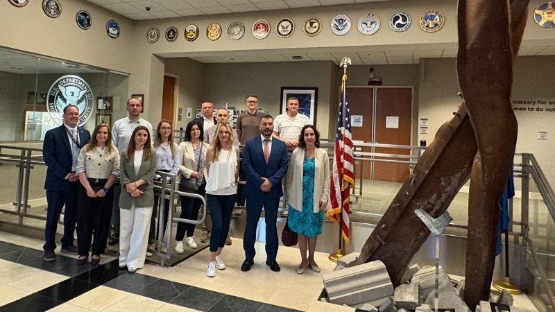 USEmbPristina's tweet photo. Happy to support Kosovo’s civil aviation representatives from the Ministry of Internal Affairs during the Balkan Spirit Seminar at @TSA Headquarters in the United States from May 18–22. Collaboration and information sharing are key to safer skies. https://t.co/6DdMAhGRBa