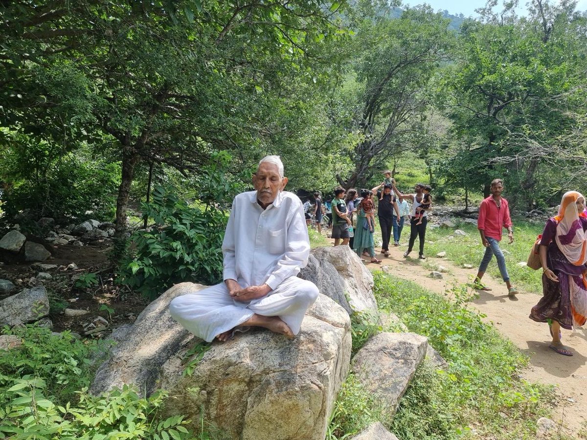 AshokBurad's tweet photo. काकासा की सीख -(1): रोज़ ध्यान करे (Meditate daily) https://t.co/gpwo5yhJ40