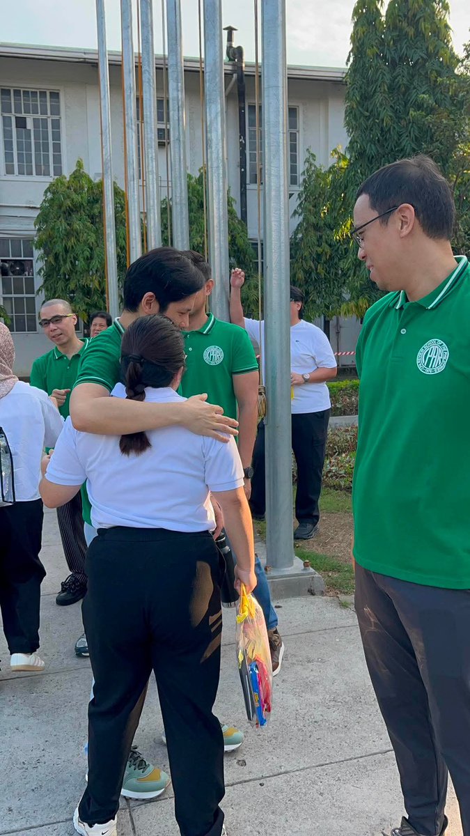 pranzesss25's tweet photo. Mamimiss ko kayo Team CPAR @cparschoolphil 

Successful din ang parinig na mag MCU sila for board ops💚🥹 https://t.co/CgQx05zIQN