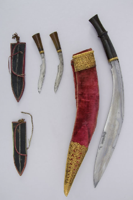 SophiaFioren's tweet photo. Knife (Kukri) with Two Sheaths, Two Small Knives, and Two Sharpening Pouches, Nepal, 1800. https://t.co/YduBBJfgfc
