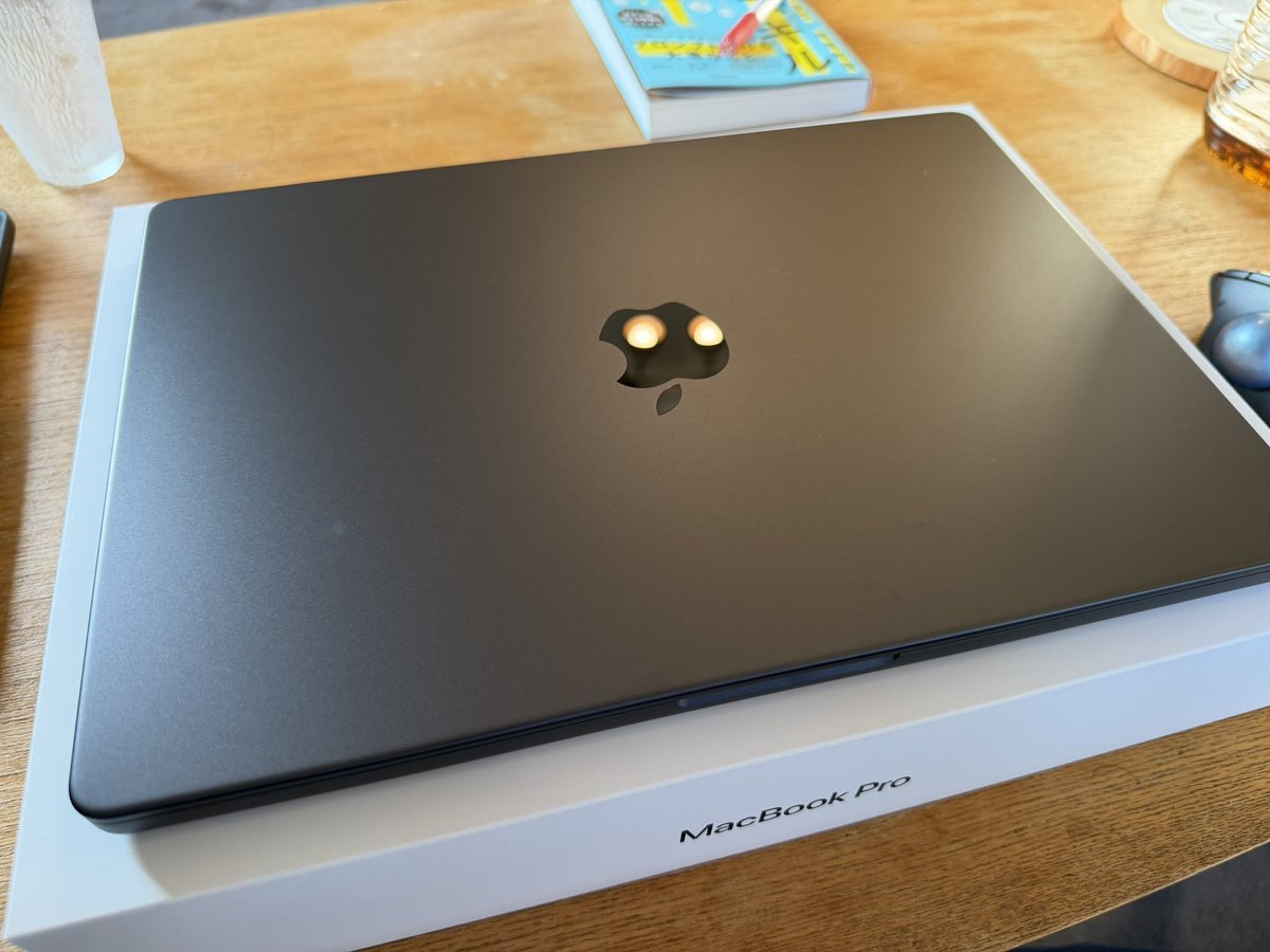 Uo1137's tweet photo. めっちゃMacBook Pro💻
おつるに相談して人生初購入🍎

プログラミング経験ゼロだけど、
これで色々作りたい。 https://t.co/Bu7odw3PY5
