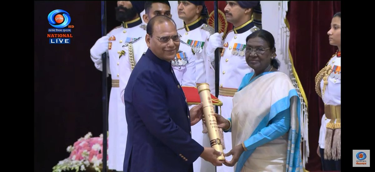 iaripusa1's tweet photo. Hon’ble President of India, Droupadi Murmu conferred the prestigious ‘Padma Shri’ on Dr. Ashok Kumar Singh in recognition of his remarkable contributions to the development of advanced paddy varieties, agricultural research, and farmer-centric innovations
@icarindia https://t.co/2rGAREQMiN