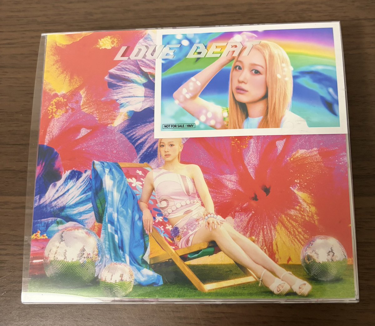 with_kanayan's tweet photo. LOVE BEAT 届いた〜🏖☀️
フォトカードが美人すぎた✨ https://t.co/EPuHS6mFwK