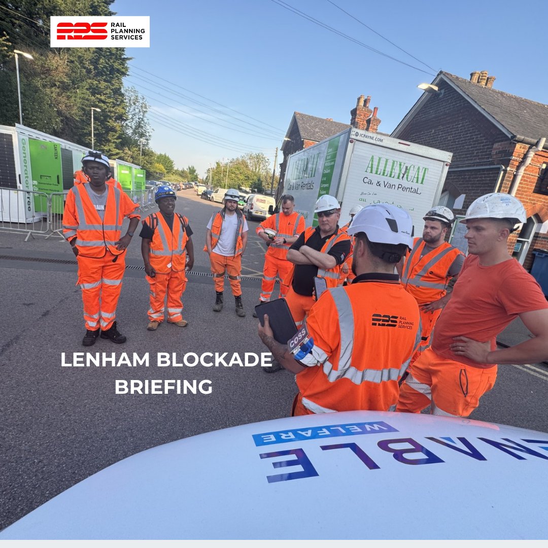 PlanningRail's tweet photo. Lenham Blockade briefing underway 🚧 Teams working through 30+ degree heat across a demanding Bank Holiday possession weekend. Safe to say the lolly ices didn’t last long ☀️🍦 #UKRail #SafetyCritical #Blockade https://t.co/PqJDfMgzPe