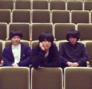 masaharuhto's tweet photo. 今年バンドが15周年だという事に全く気づいていなかったんだけど、振り返ると本当に色んな事があって、素敵な景色も沢山見てきたなと思う。
いつも全てをバンド中心で生きてきた自分にとってはこのバンドは人生そのものであって、当たり前に続けてきたつもりだけど、なかなか凄いことだなと思う。 https://t.co/h6WdhhfhFk